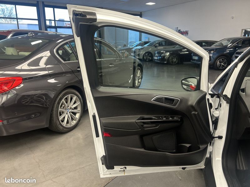 Ford B-MAX 1.0 scti 125 chTitanium / GPS / Climatisation / Régulateur / Radar (image 25)