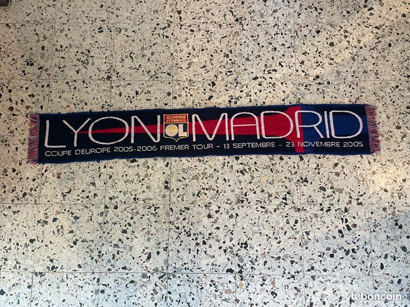 Écharpe De Football Officiel Vintage Real Madrid Champion