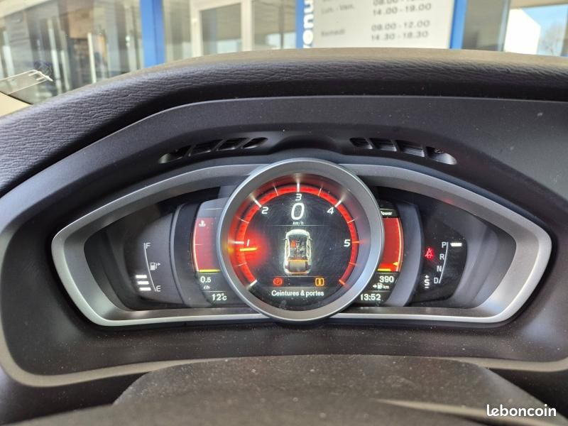 Volvo V40 D2 120ch Momentum Business Geartronic (image 16)