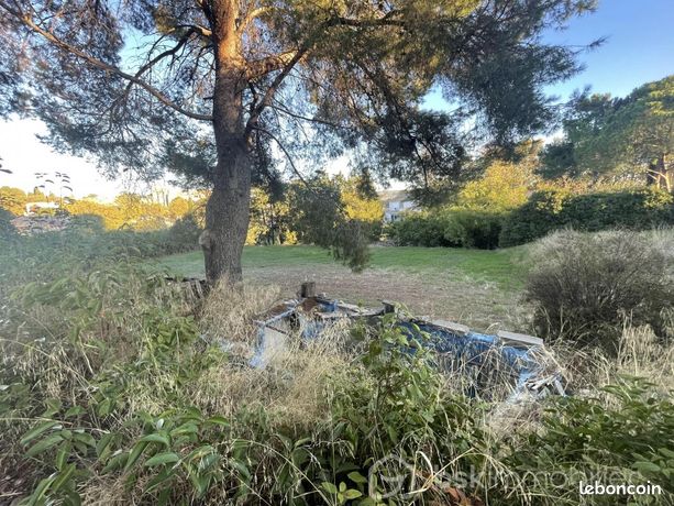Terrain 700 m² Montbazin