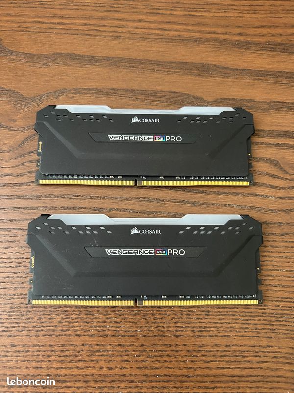 Kit RAM DDR4 64 Go (2x32) Corsair Vengeance RGB 3200 Mhz Cl16 (image 1)