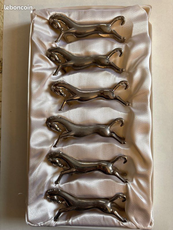 joli lot de 6 porte couteaux en métal argenté forme zoomorphe cheval joli lot de 6 porte couteaux en métal argenté forme zoomorphe cheval