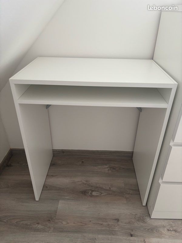 Bureau (image 1)