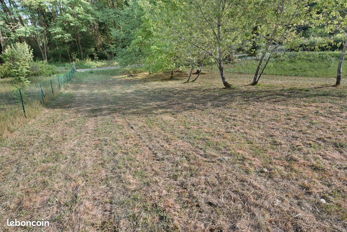 Terrain 3855 m² · à Brive-la-Gaillarde · 3 855 m² · 45 000 €