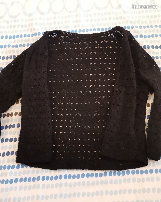 Cardigan ajouré en tricot noir (image 1)