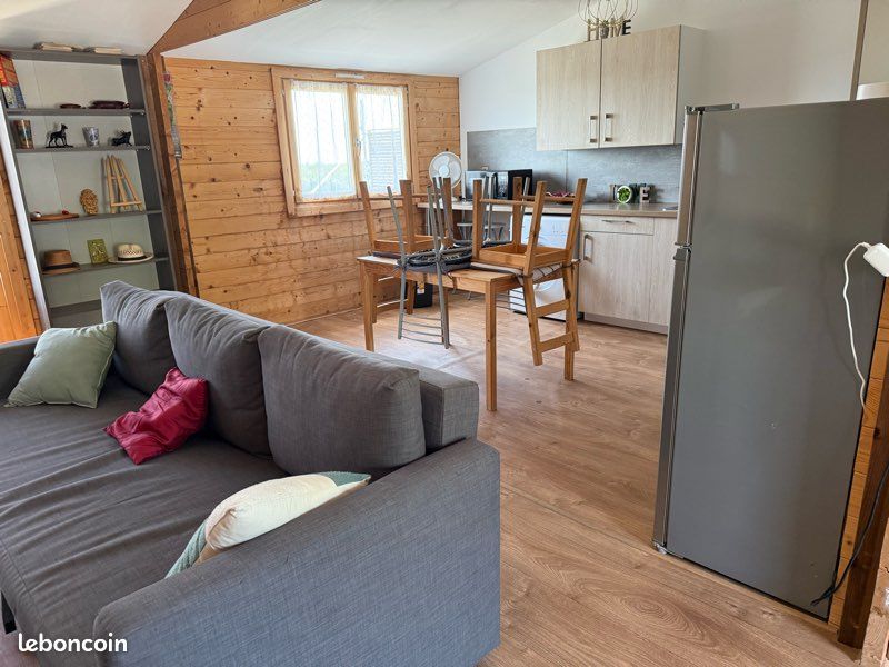 Maison style chalet en bois avec piscine (image 5)