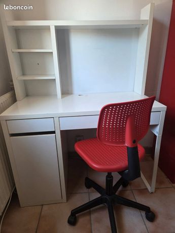 Bureau Rouge IKEA Avec étagères + Chaise - Très Bon état, 190x95x45 Cm