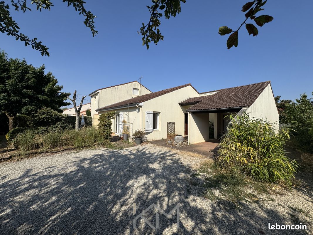 Maison 7 pièces 153 m² · à Iteuil · 153 m² · 265 000 €