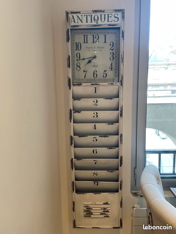 Horloge murale de cuisine avec rangements magazines (image 1)