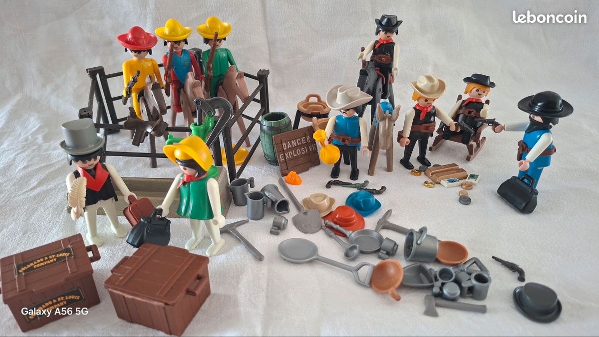 Playmobil Pirates 71047 pas cher, Pirate fantôme et trésor