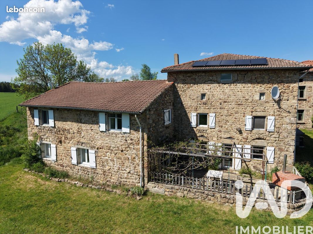 Maison 8 pièces 248 m² · à Usson-en-Forez · 248 m² · 249 000 €