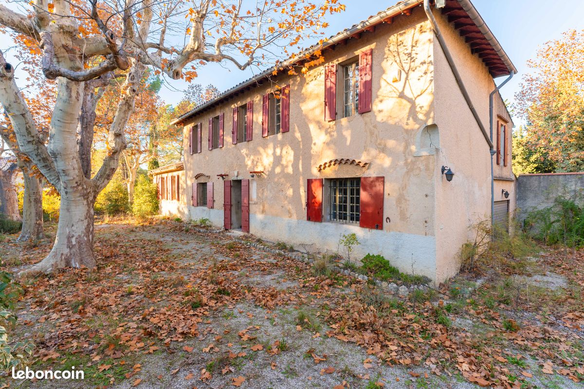 Maison 9 pièces 270 m² · à Ventabren · 270 m² · 895 000 €