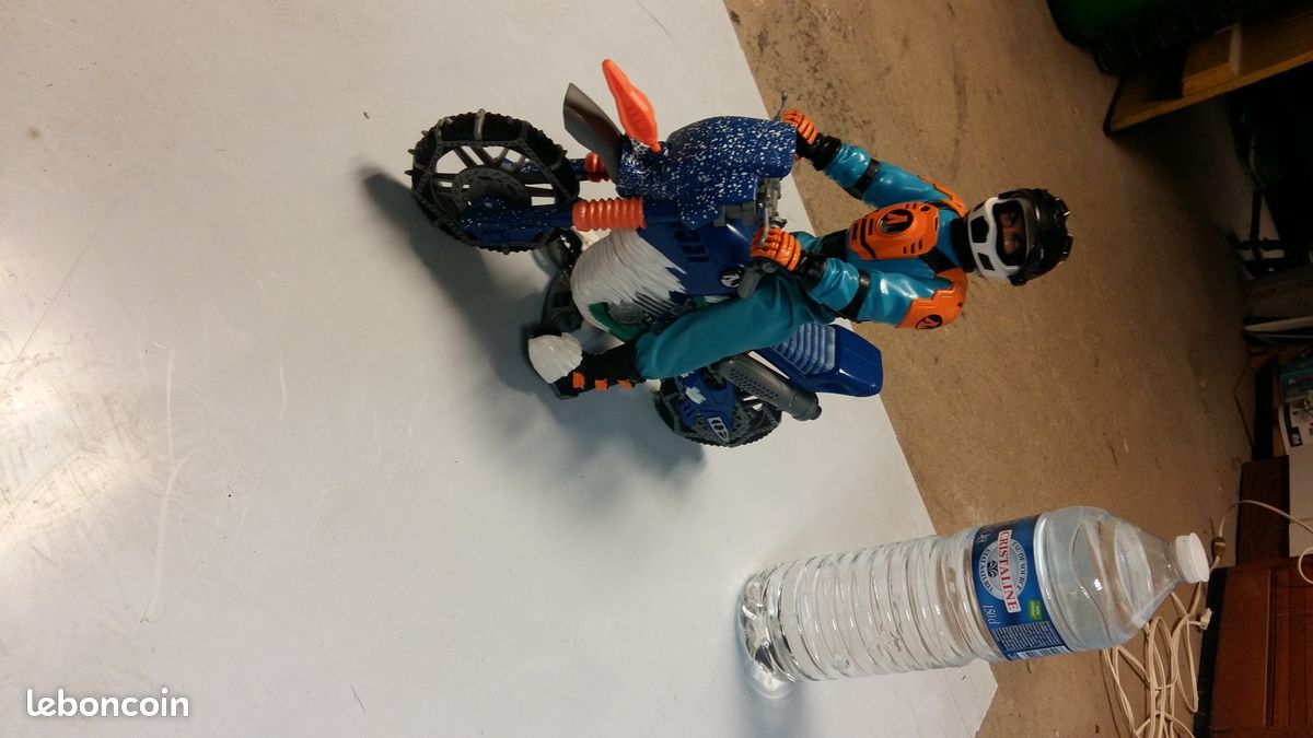 Motard Action Man avec sa moto (image 1)