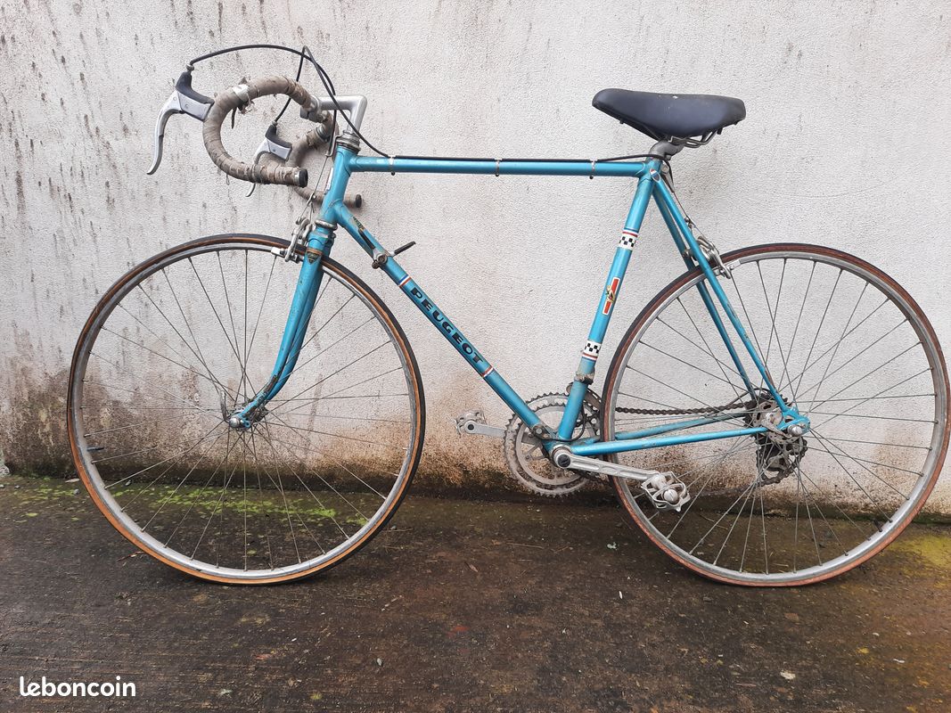 Ancien Velo de Course Peugeot Orange VINTAGE cadre allégé Années 70 - Vélos