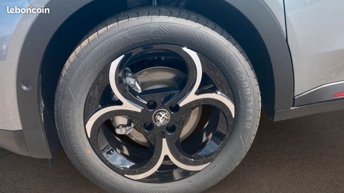 Alfa romeo junior 1.2 ibrida 145ch finition speciale e-dct6 (image 7)