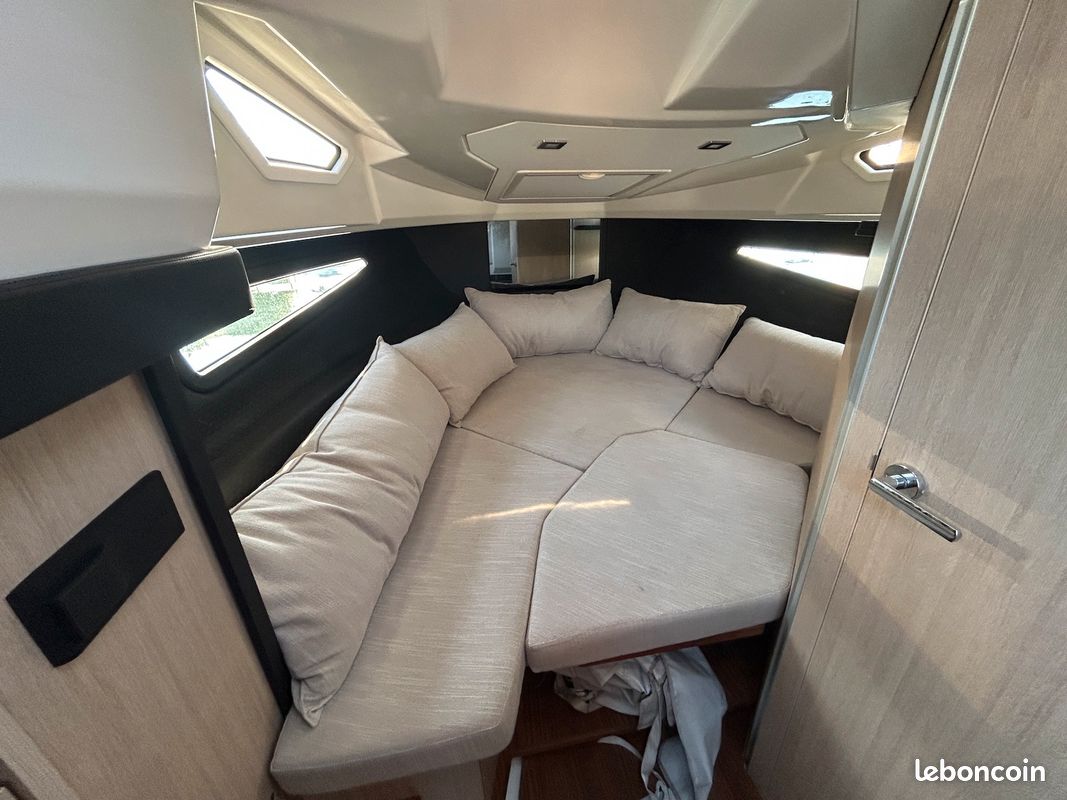 CRANCHI E30 ENDURANCE – 2021 | VOLVO PENTA D4 320 CV | Full options – Très bon état (image 11)