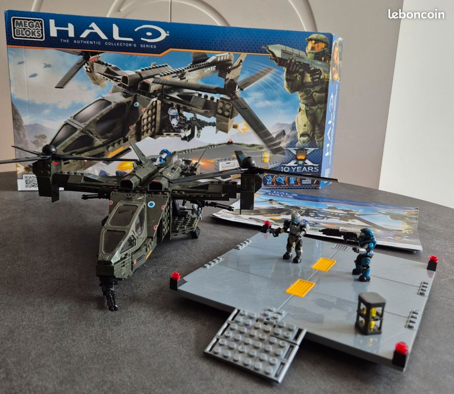 HALO Mega bloks 96940 UNSC Falcon with landing pad Collection