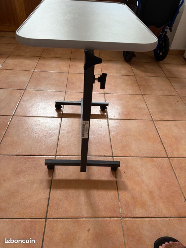 Table médicale (image 2)