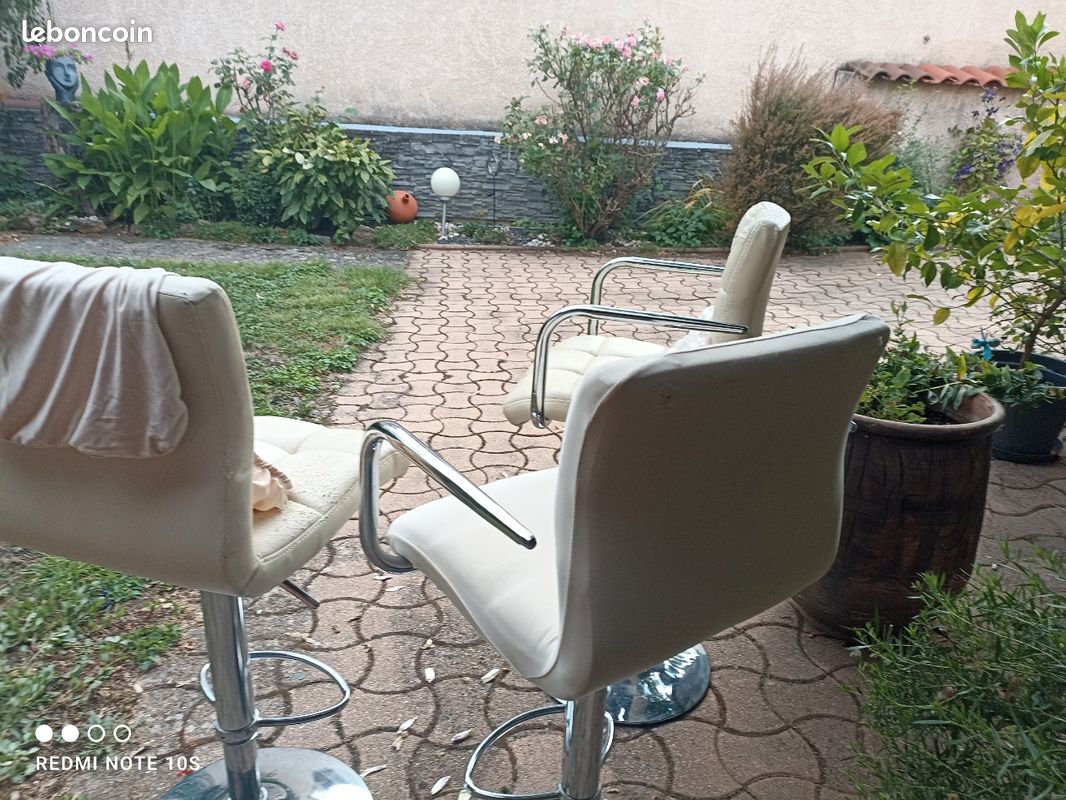 3 chaises hautes pivotantes (image 3)