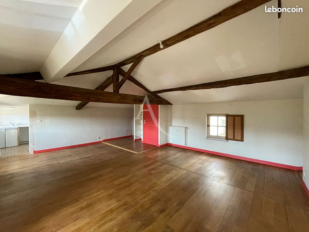 Appartement 2 pièces 57 m² · à Fontenay-le-Comte · 57 m² · 400 €