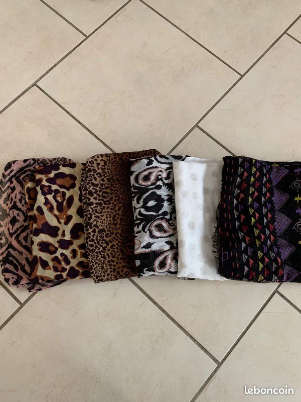 Lot 6 foulards colorés (image 1)