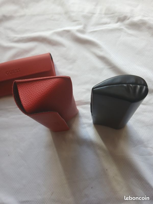 Etuis à lunettes boss et guess (image 6)