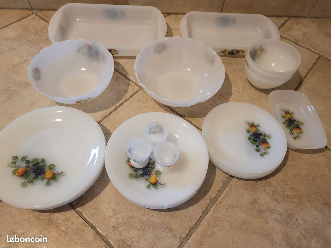Lot Vintage 3 Assiettes à Dessert + 1 Plat Creux Arcopal Fruit - Verre Imprimé Multicolore