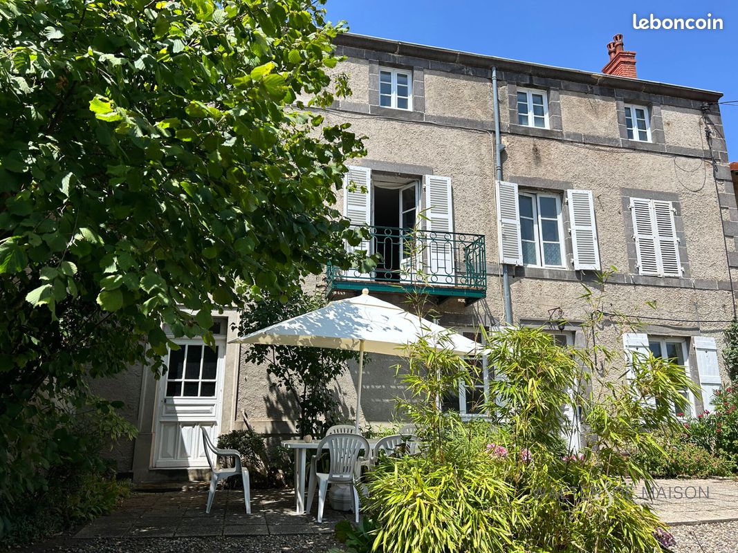 Maison 9 pièces 244 m² · à Prompsat · 244 m² · 294 000 €