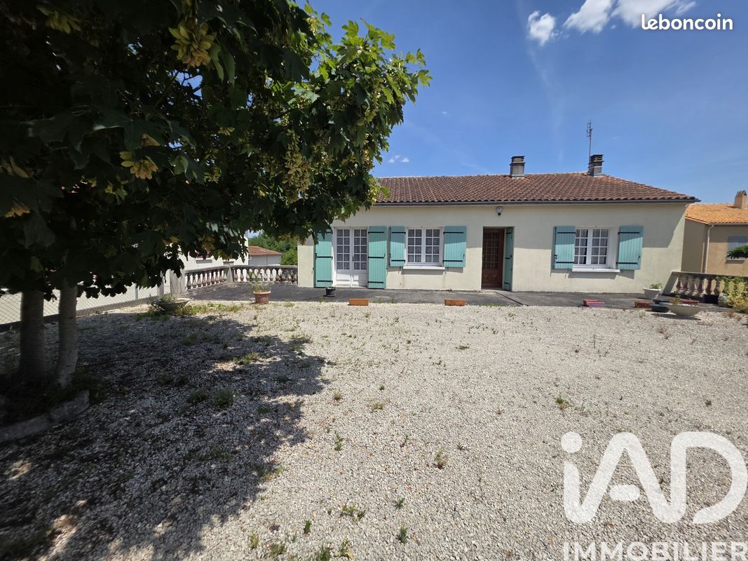 Maison 7 pièces 121 m² · à Aigre · 121 m² · 149 500 €