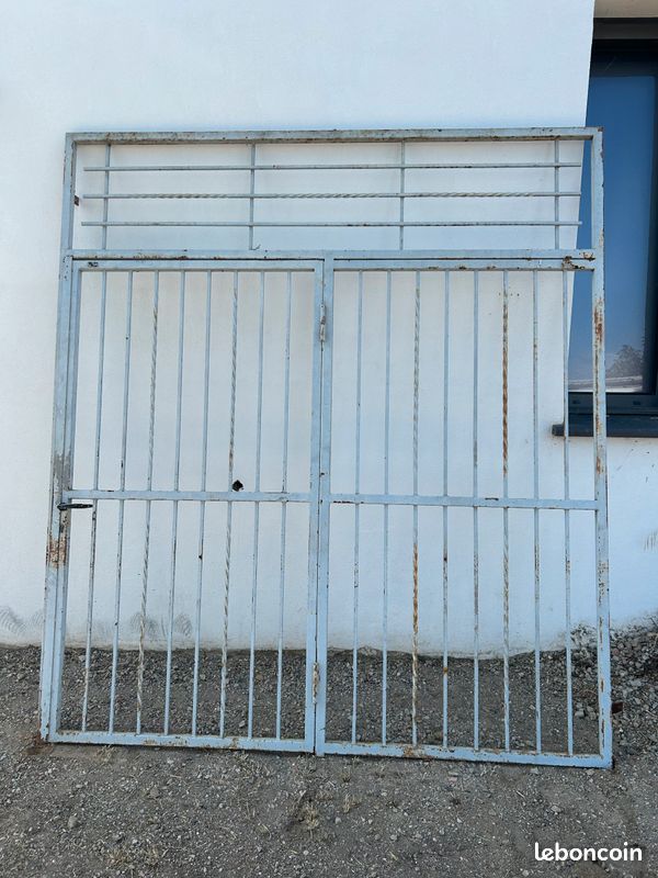 Grille de sécurité avec porte intégrée (image 1)