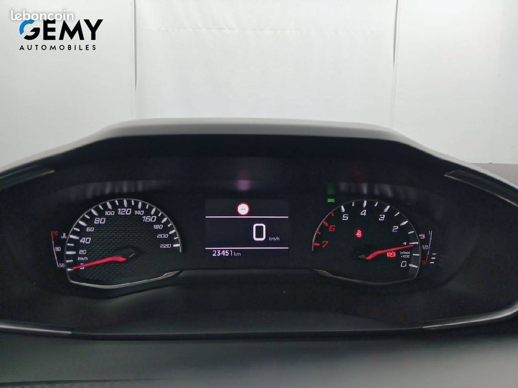 PEUGEOT 2008 PureTech 100 S&S BVM6 Style (image 16)