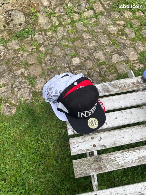 Casquettes neuves (image 1)