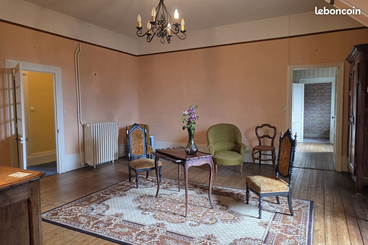 Appartement 5 pièces 135 m² · à Bourbon-Lancy · 135 m² · 64 800 €