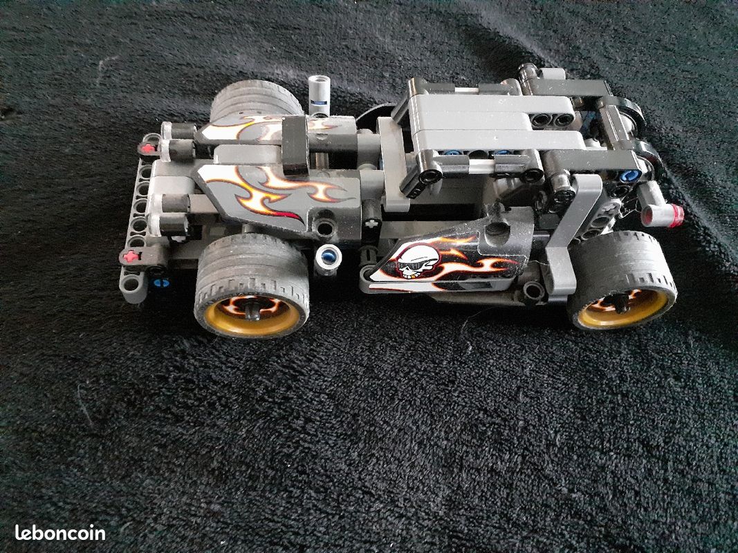 Voiture Lego Technique (image 1)