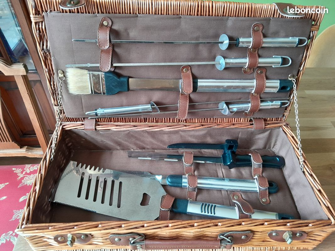 Malette en osier avec accessoires pour Barbecue (image 1)