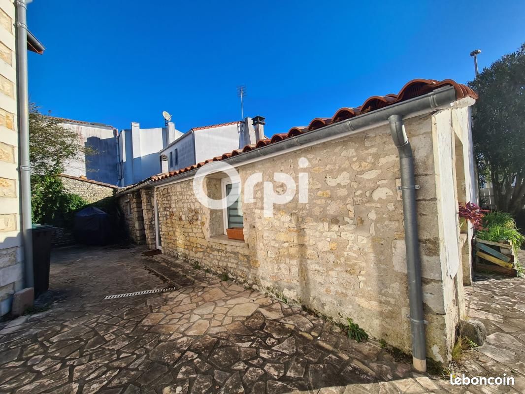 Maison 5 pièces 240 m² - Breuillet 17920 (image principale 2)