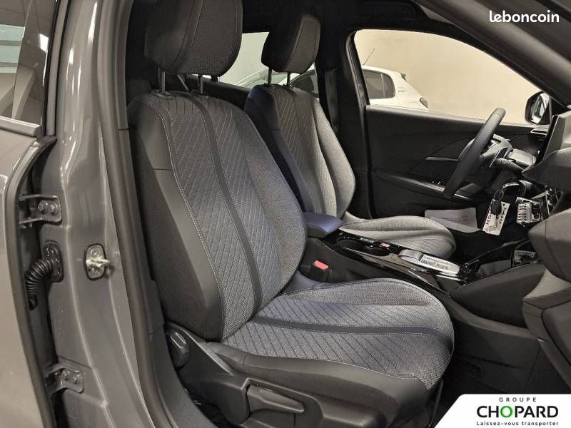 Peugeot 2008 Hybrid 145 e-DCS6 ENVY (image 7)