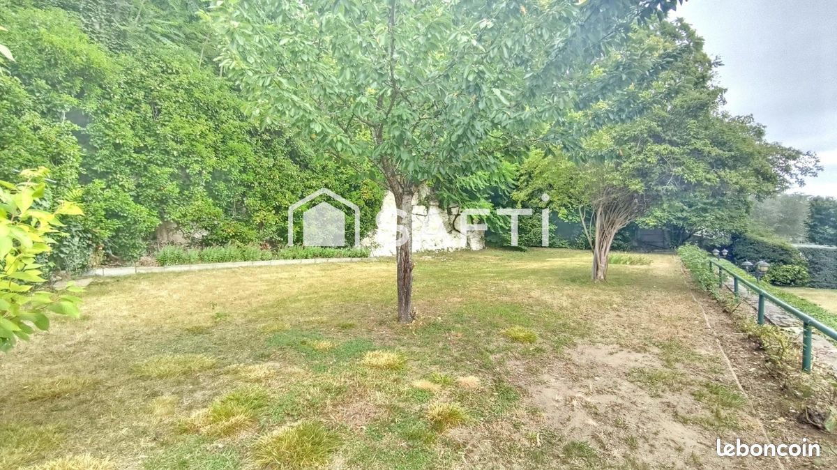 Terrain 676 m² · à Follainville-Dennemont · 676 m² · 129 900 €