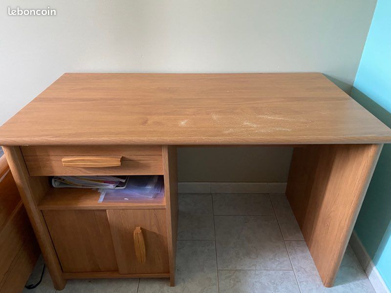 Bureau (image 1)