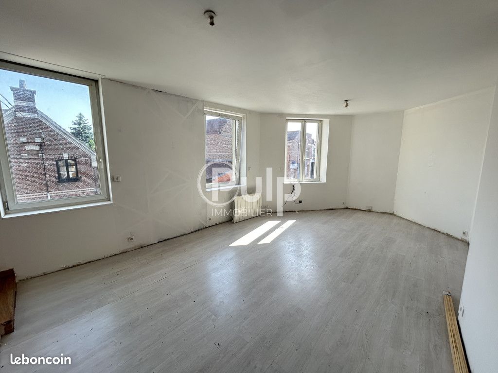 Immeuble 84 m² Provin (image 1)