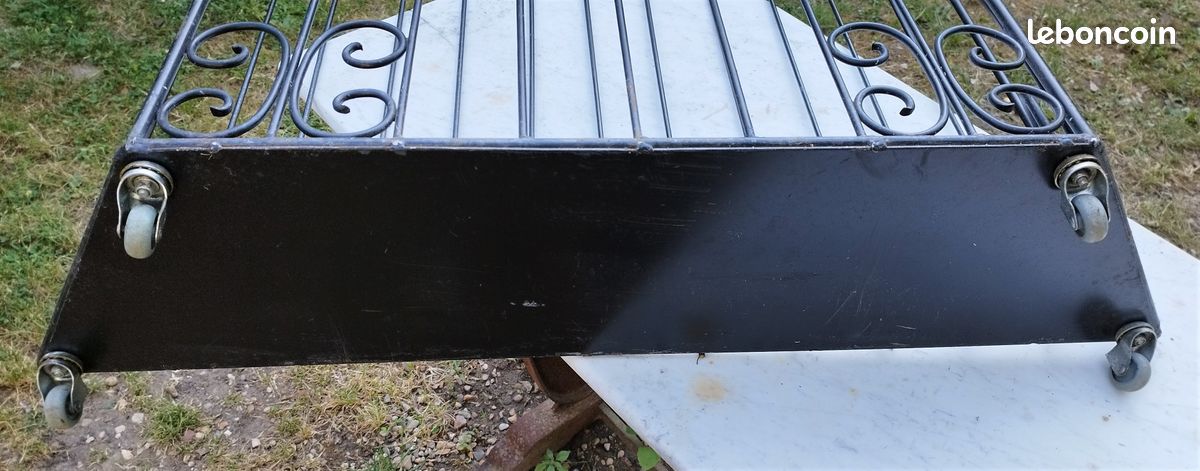 Console fer forgé sur fond plat à roulettes (image 4)