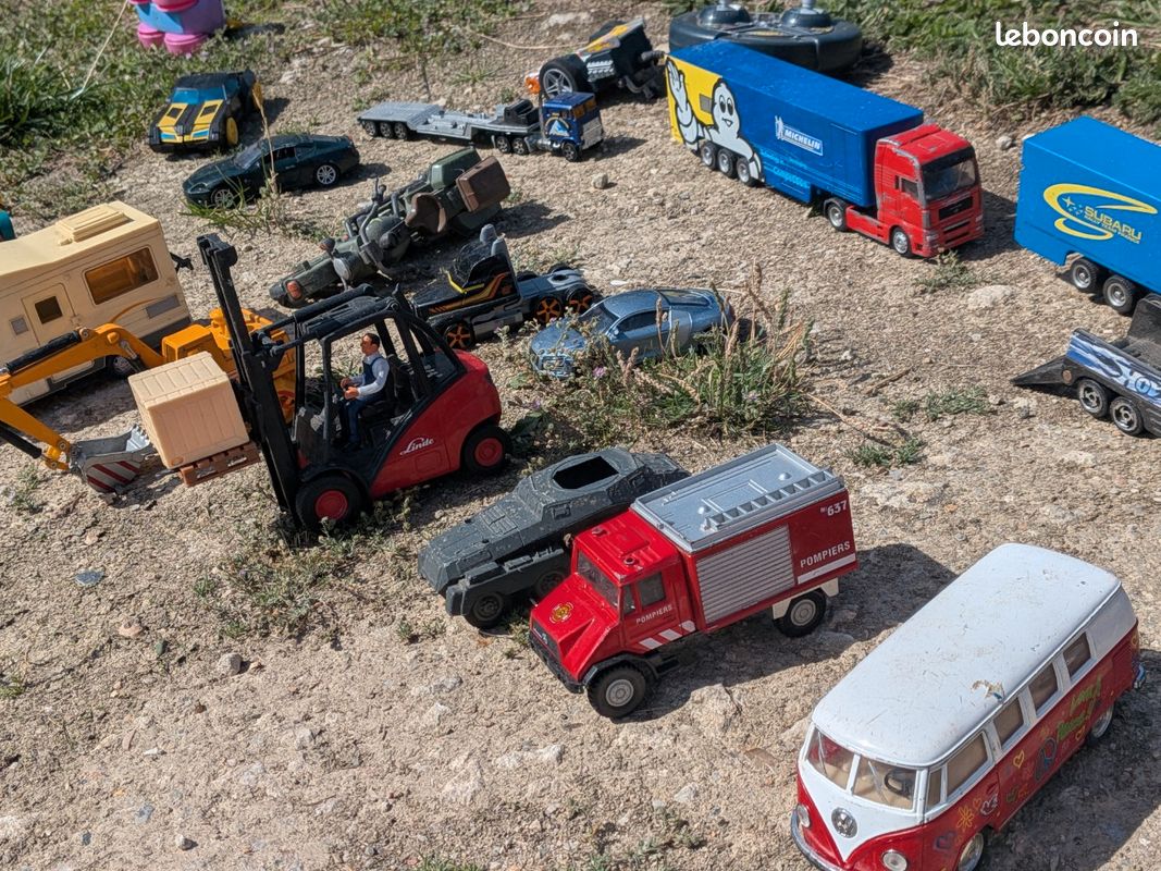 Lot de petite voiture (image 1)