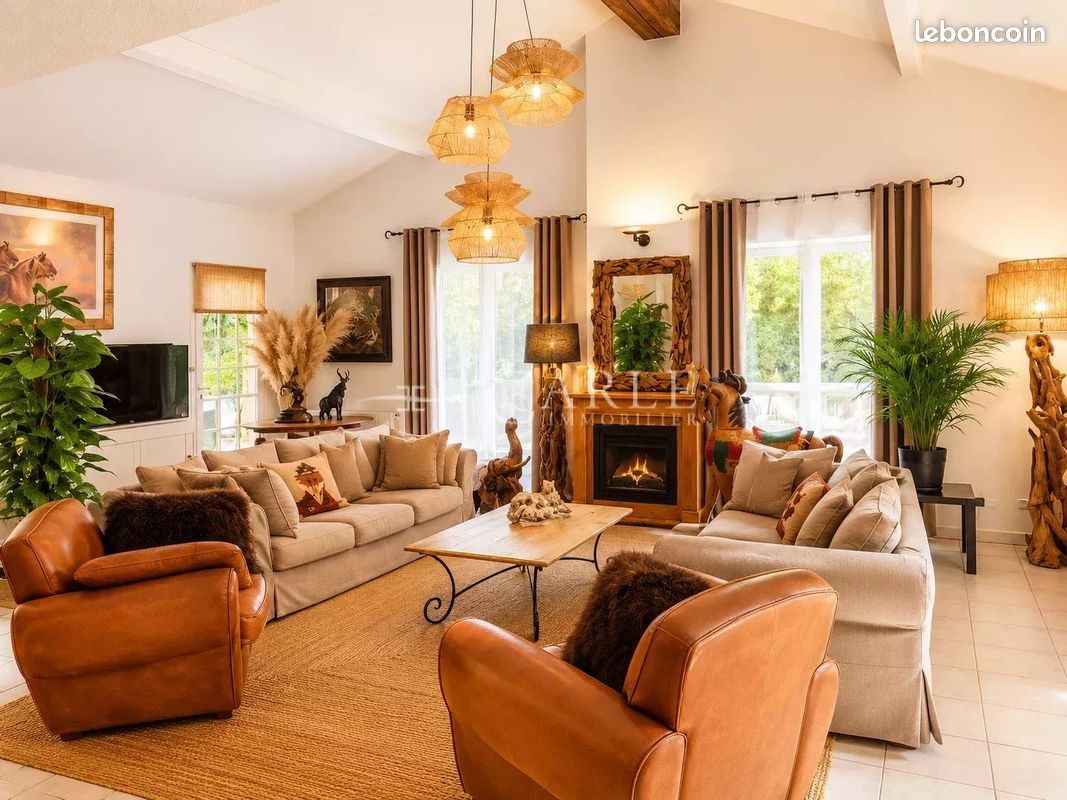Maison 13 pièces 301 m² · à Loyettes · 301 m² · 695 000 €