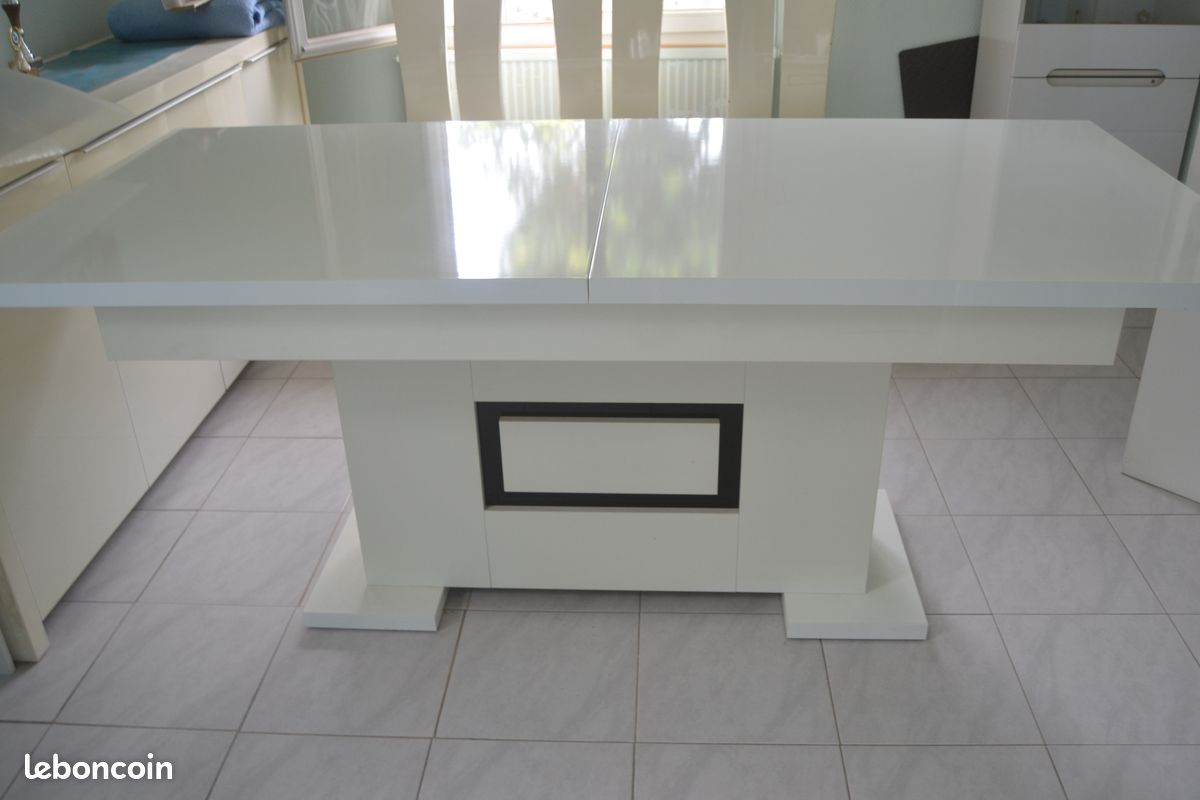 Table salle a manger laquée (image 1)