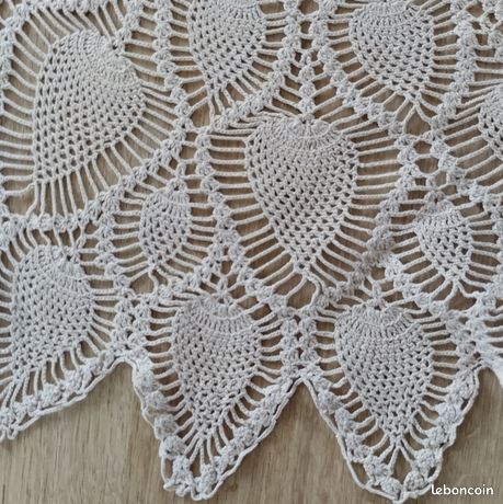LINGE ANCIEN - Lot De 2 Beaux Napperons Richement Ouvragés De Broderie Realisee A La Main