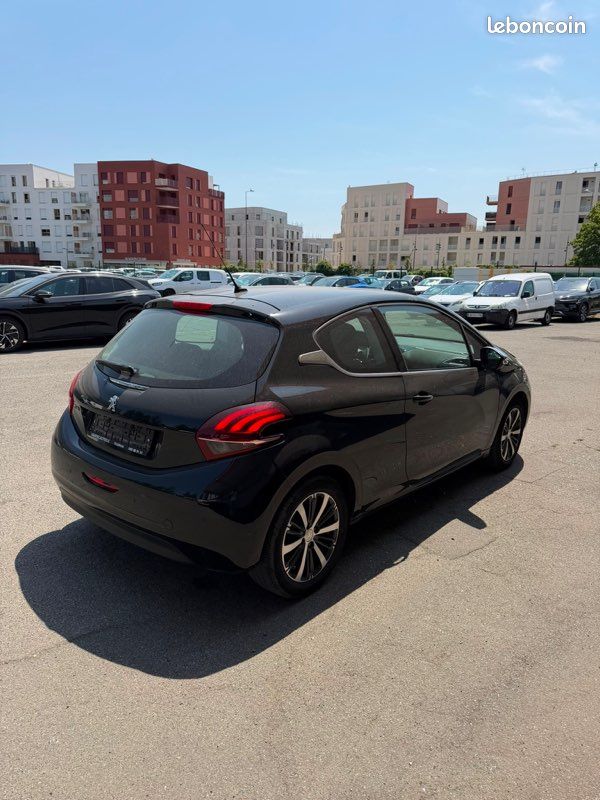 Peugeot 208 allure endommagé CARTE GRISE OK ✅ (image 3)