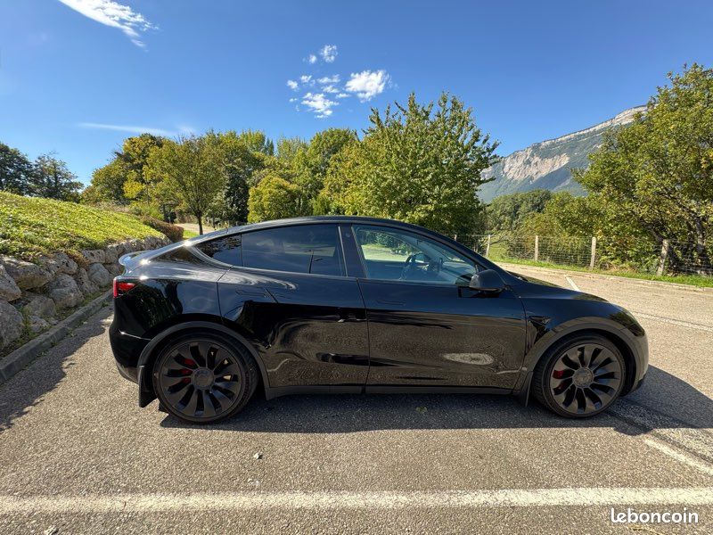 Tesla Model Y Performance Dual Motor AWD État irréprochable - Voitures
