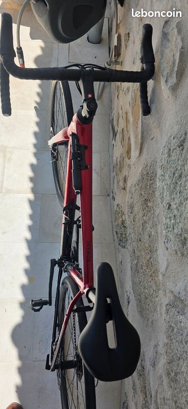 Vélo de course TREK Domane AL 2 4e gén. Crimson to Dark Carmine Fade en 58 + pédales Look gen 3 + chaussure Giro cadet noir+ porte gourde+ mini pompe (image 4)