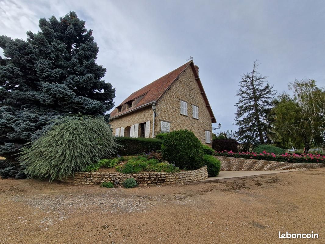 Maison 6 pièces 179 m² · à Sainville · 179 m² · 299 000 €