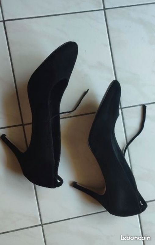 Chaussures à talons marque URBAN. T40 (image 2)